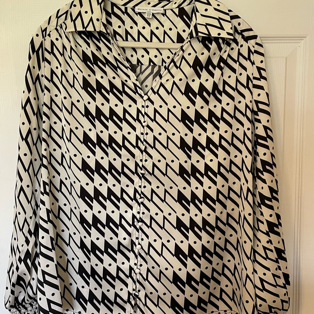 Dressy blouse with cute sleeves.